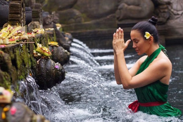 Melukat Bali, Tradisi Suci yang Wajib Dicoba Saat Liburan di Pulau Dewata